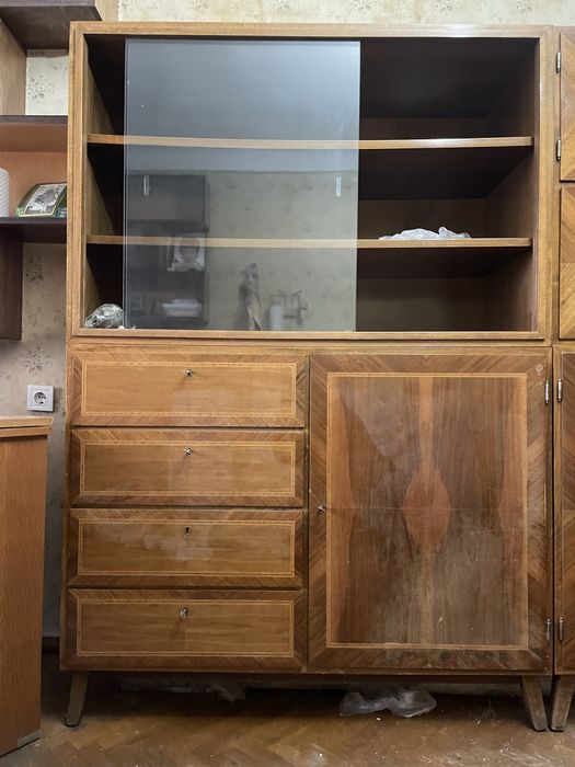 Радянські меблі (серванти, шафи, полиці, письмовий стіл, комод)