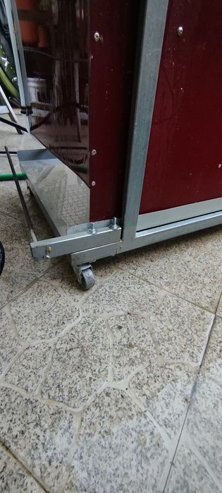 Viveiro com 9 gaiolas