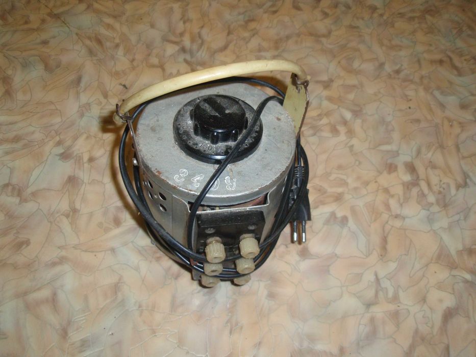 Лабораторный автотрансформатор регулировочный ЛАТР-2М