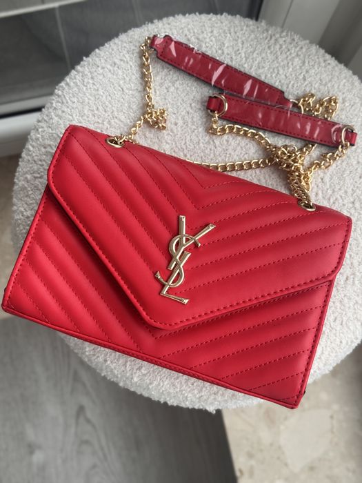 Czerwona pikowana torebka logo ysl na łancuszku