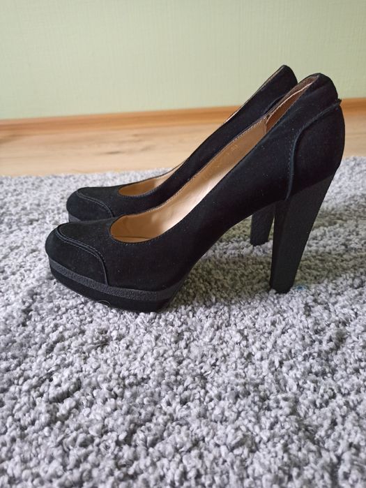 Продам туфлі замшеві