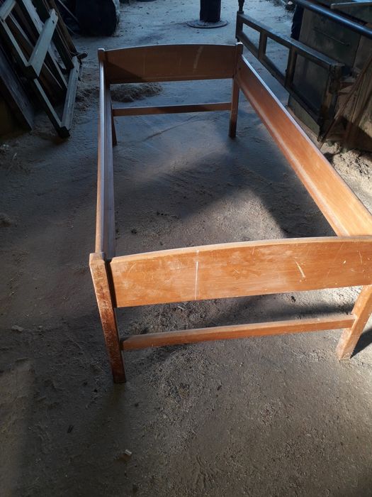 2 camas mas uma encaixa por baixo