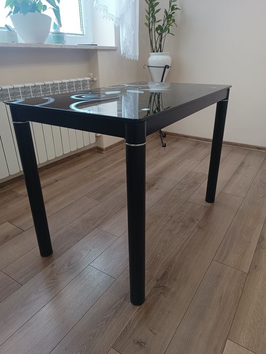 Sprzedam stół z krzesłami