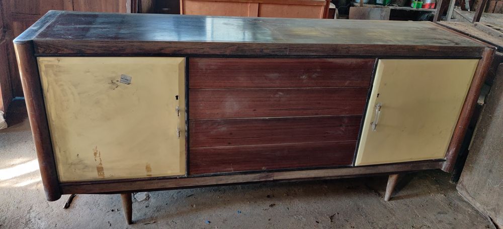 Aparador em pau Santo