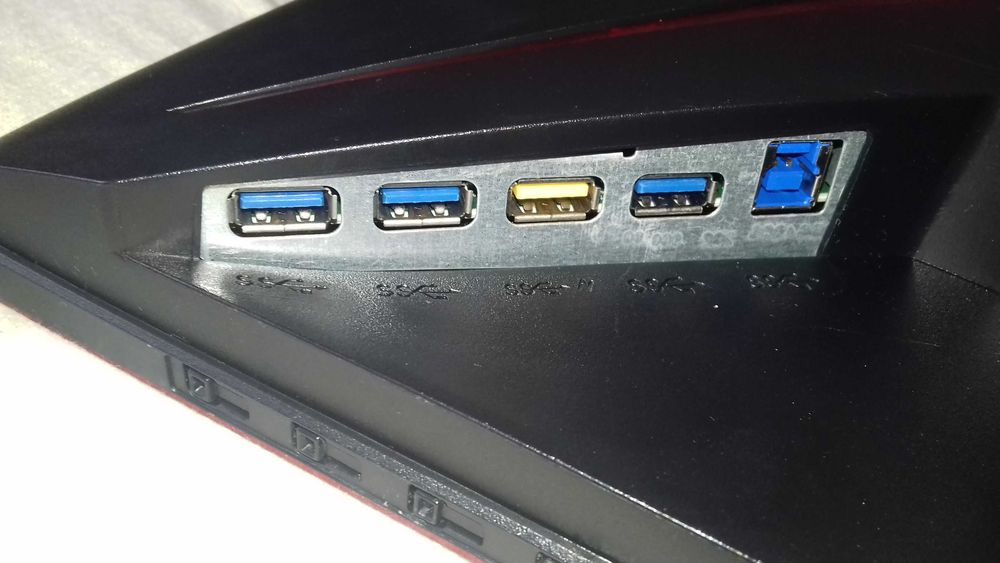 AOC 24-inch monitor, functional but with cracked screen as shown in photos64729494496769124