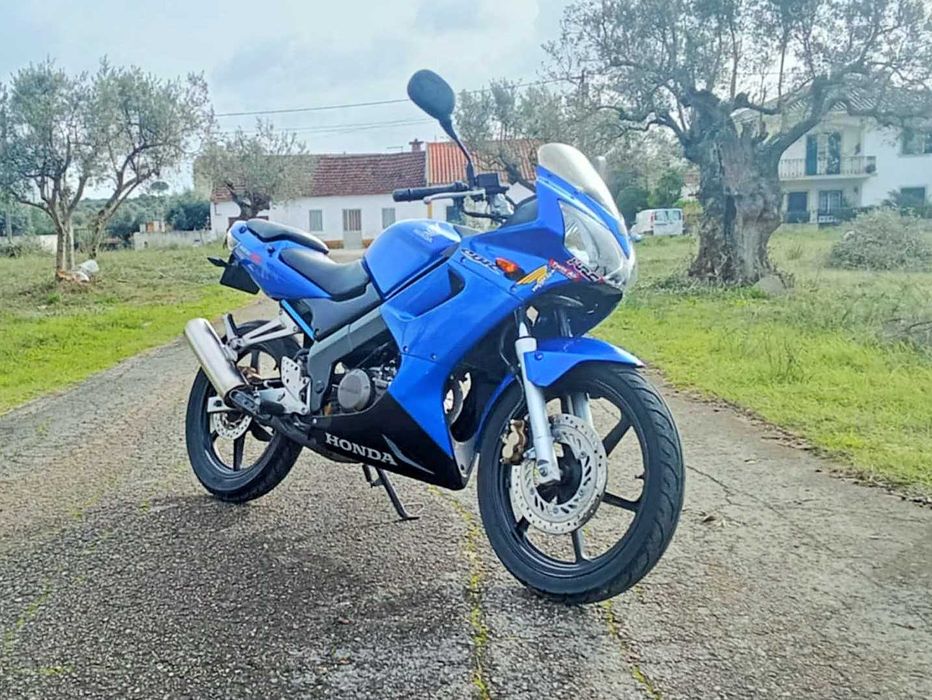 Honda CBR 125R em bom estado