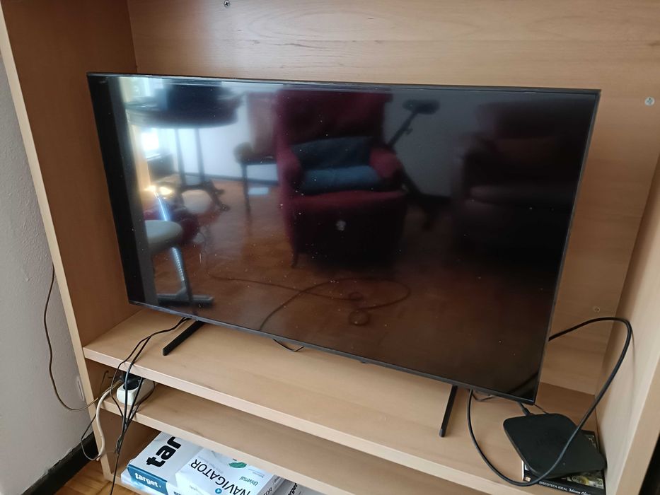 Smart TV 4K Samsung 43" (Modelo TU43DU7105K) usada