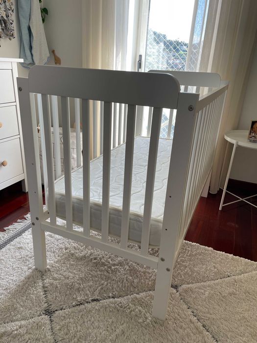 Berço em madeira maciça branco