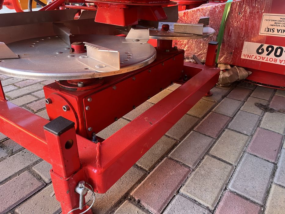 Розкидач міндобрив Wirax 1000 РУМ