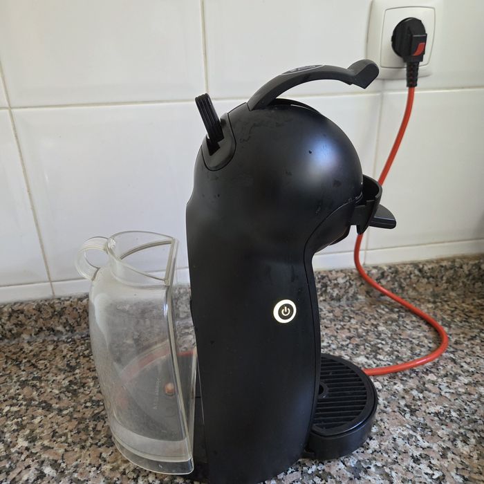 MAQUINA DE café Krups para capsulas Dolce gusto com tanque de água alterado, Funciona