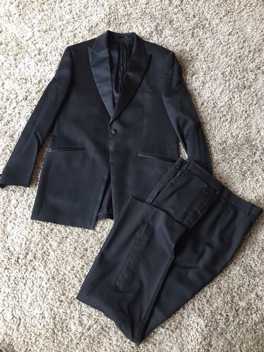 Męski garnitur ślubny czarny smoking