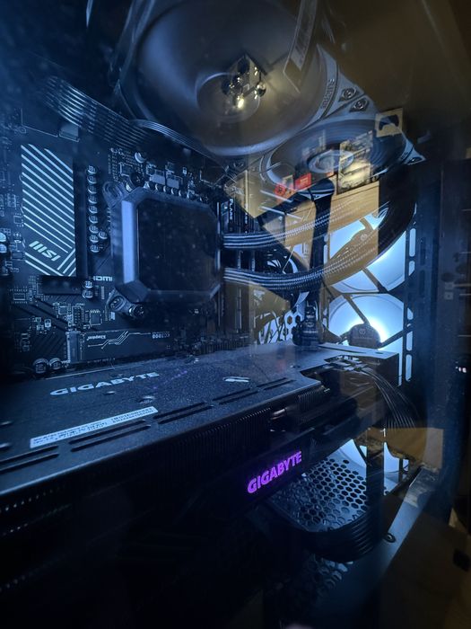 Komputer Gamingowy RX7800XT RYZEN7 9700X Całe Stanowisko