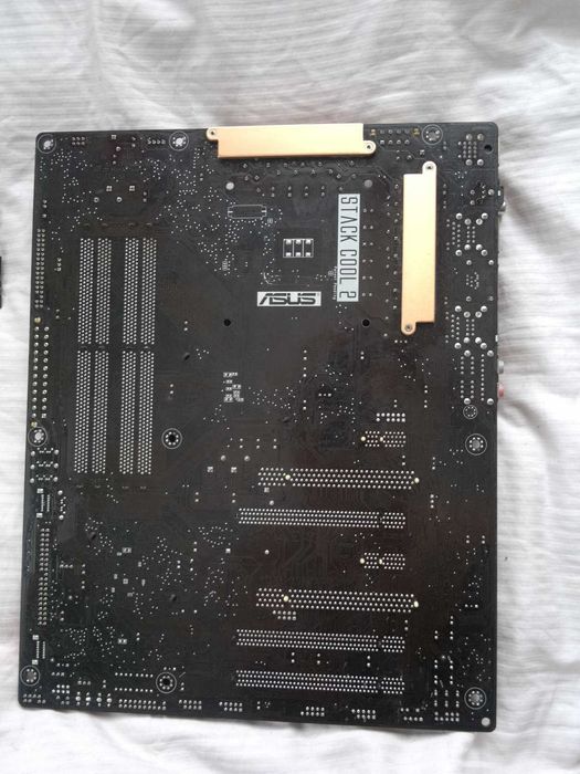 Asus P5Q DELUXE 16 Gb DDR2/ 16 фаз питания/ поним. QUAD-XEON