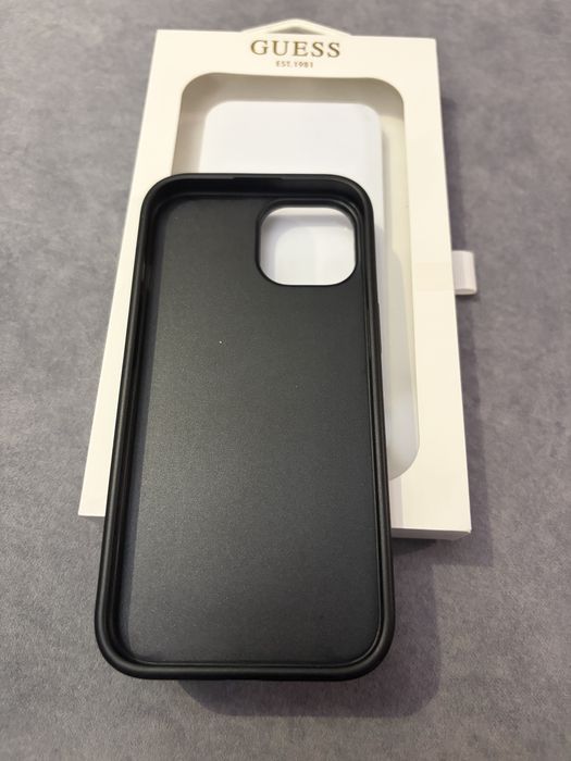 Etui Guess czarne do Iphone 15