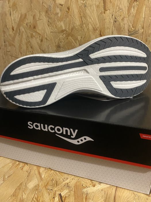 Бігові кросівки Saucony Endorphin Speed 3