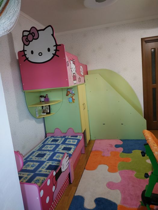 Двохярусне ліжко