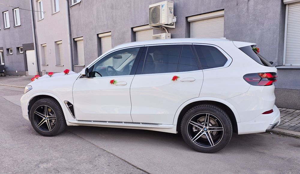 BMW X5. 4X4. Nowe Auto do Ślubu Samochód na Wesele Biały Suv