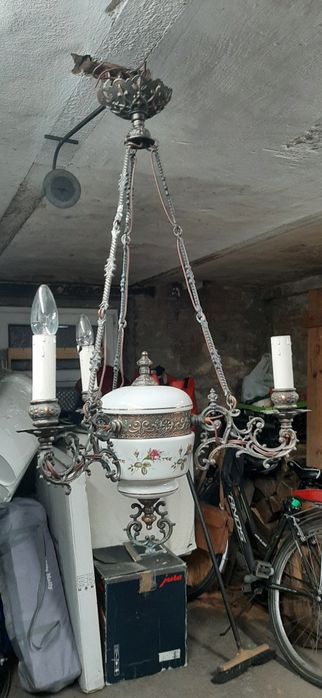 Stary żyrandol trzy punkty