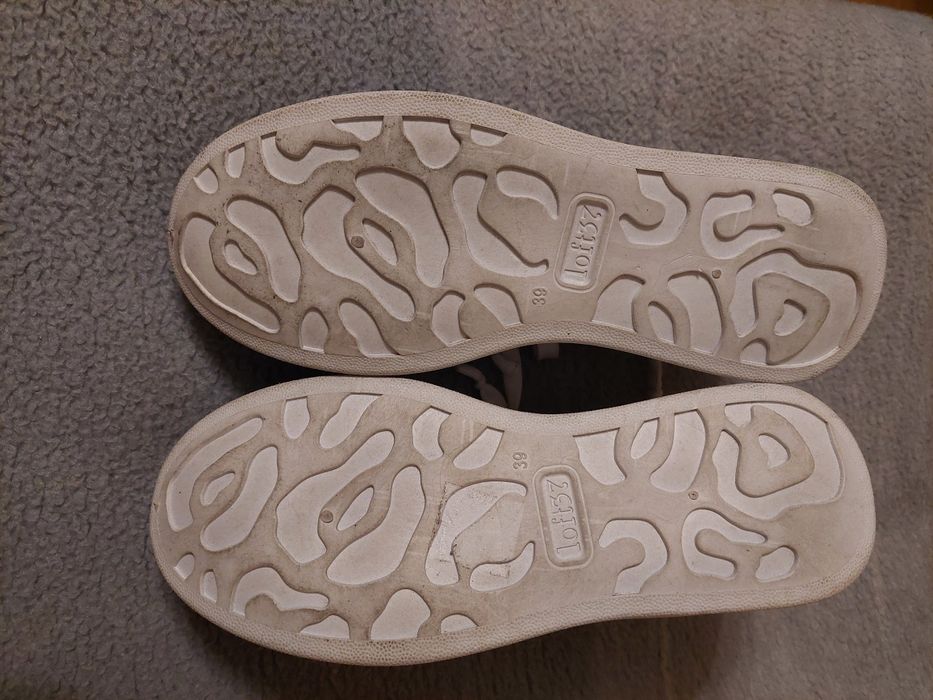 Buty damskie białe.