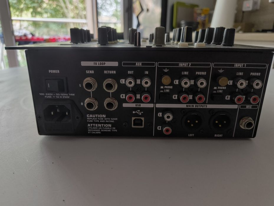 Behringer NOX 404 Pro mixer