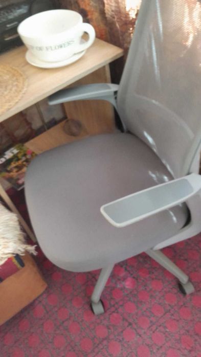 Biurko wraz z fotelem