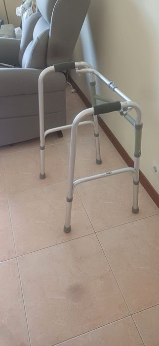 Cadeira de banho + Andarilho ajustável