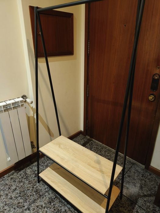 Suporte de cabide com prateleiras