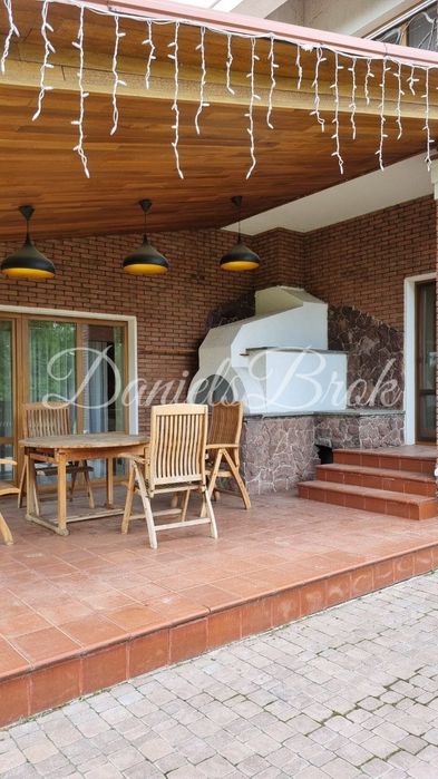 Конча Заспа Козин будинок на березі Дніпра