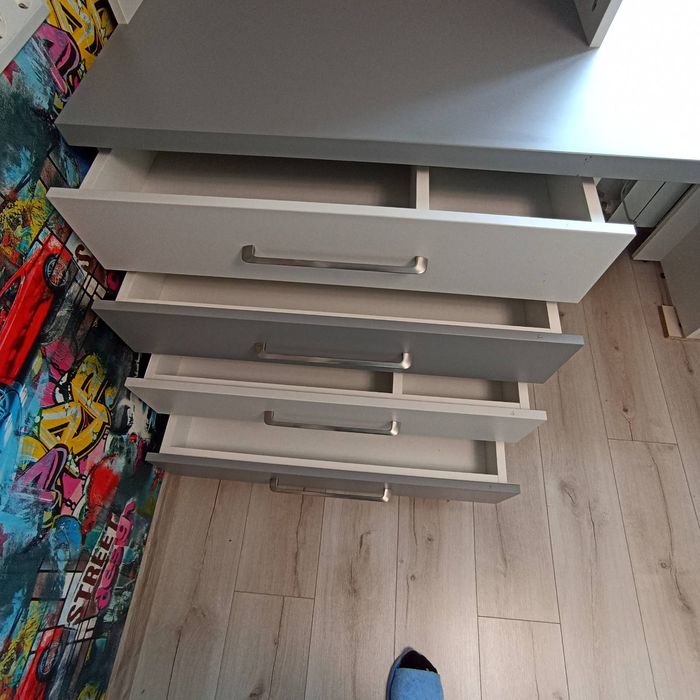 Мебель в детскую комнату