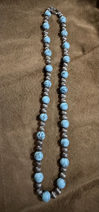 Colar de prata com bolas