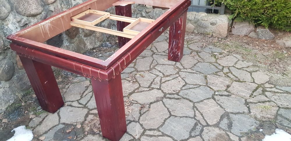Podstawa stołu bez blatu.