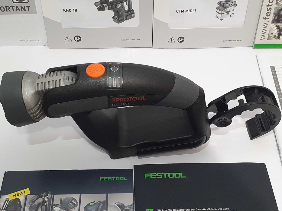 Latarka budowlana PROTOOL na aku 10.8,12,14,4-15,6-18v nowa reflektor