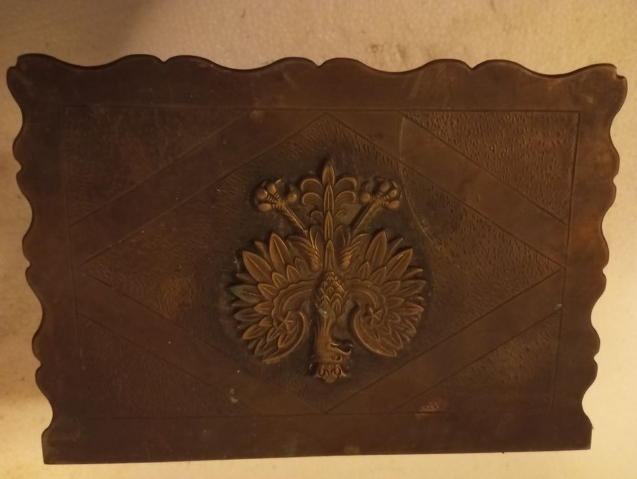 Szkatułka z brązu - 3 kg - z orłem w koronie