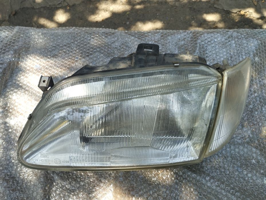 ТЕРМІНОВО продаю фару на Renault Megan (Рено Меган)