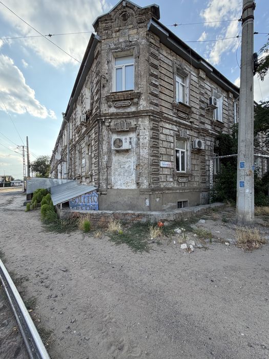 В продажу цокольне приміщення з ремонтом , 120 кв м , нежитлове