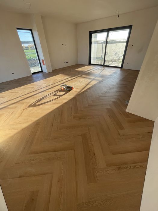 Montaż  paneli winylowych  / pcv / linoleum