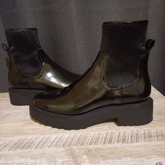 Ботинки весняні трендові лакові бренду ZARA