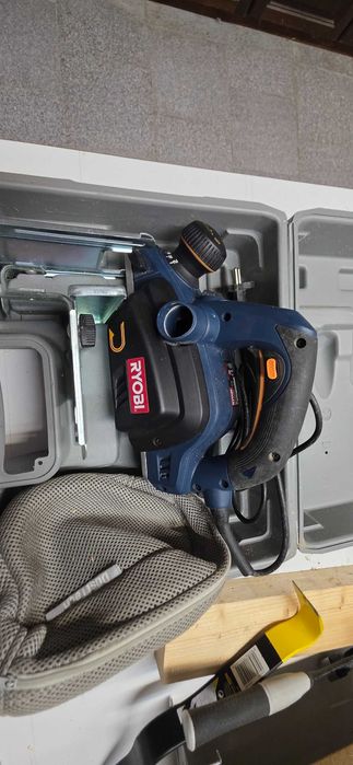 Plaina Ryobi e Aparador de relva Bosch preço para os 2 artigos