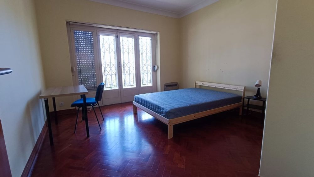 Quarto em Oeiras/Estação