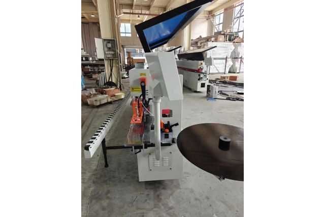 Кромкоклеючий верстат з радіусом MAST Holztechnik K308R