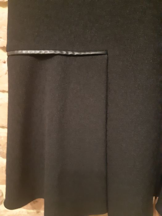 Czarna sukienka Mango M