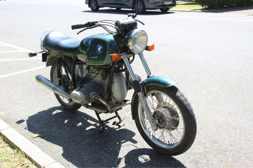 Bmw r60  com documentos a trabalhar