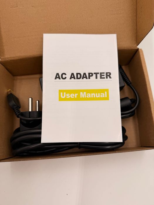 niwersalny zasilacz sieciowy (AC adapter) o mocy 65W.