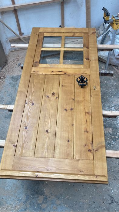 Portas de madeira e portas de celeiro