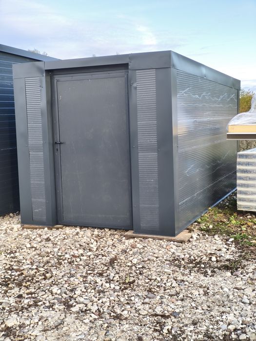 Schowek, pomieszczenie gospodarcze ocieplane 4x2,2m.
