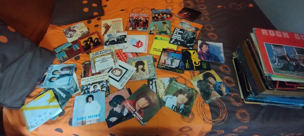 Gira-discos mais discos dos anos 80