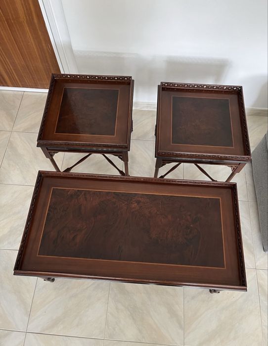 Conjunto de 3 mesas clássicas em Madeira Estilo Inglês- Mesa de centro + 2 Mesas de Apoio