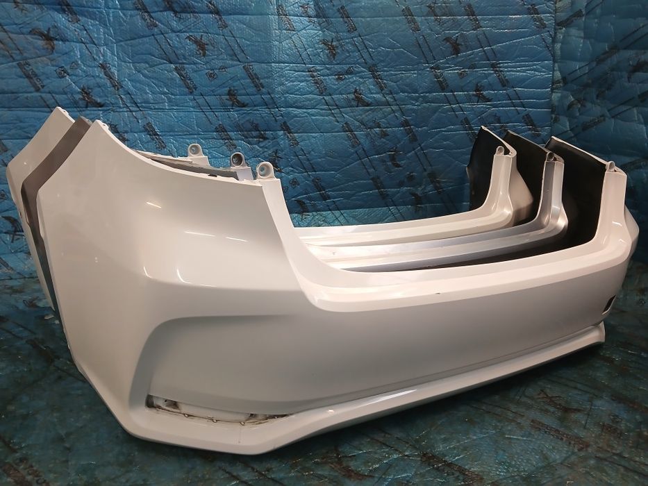 Zderzak tylny tył TOYOTA COROLLA E21 sedan  1L0  040 kolor 1f7 070