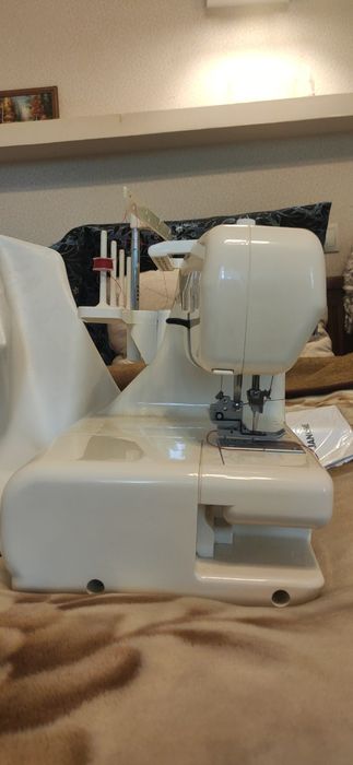 Распошивальная швейная машинка Janome CoverPro 2