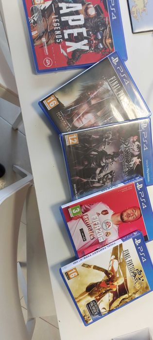 PlayStation 4 + Games + Controllers64283969450369123